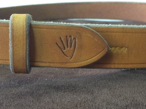 detail ceinture logo/couture
