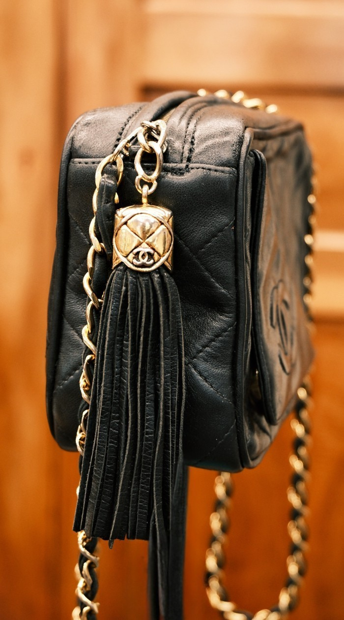 reparation et renovation sac à main Chanel noir en cuir et laiton. - Yvon Morin - Suisse reparation et renovation sac à main Chanel noir en cuir et laiton. - Yvon Morin - Suisse