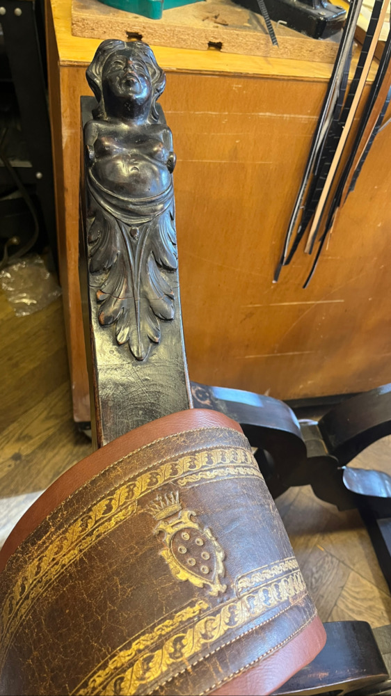 Yvon morin - sellier-maroquinier - commandes sur-mesure - Le Locle - Suisse Yvon morin - sellier-maroquinier - commandes sur-mesure - Le Locle - Suisse