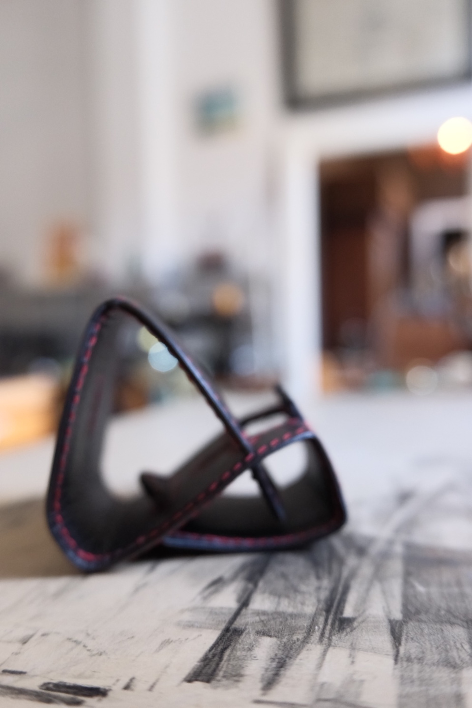 commandes sur-mesure - support de telephone en cuir 2 - yvon morin support de telephone en cuir 2 - yvon morin
