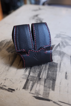 commandes sur-mesure - support de telephone en cuir 3 - yvon morin support de telephone en cuir - yvon morin
