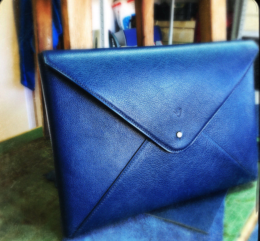 pochette de transport pour portable en cuir sur commande - yvon morin pochette de transport pour portable en cuir - yvon morin