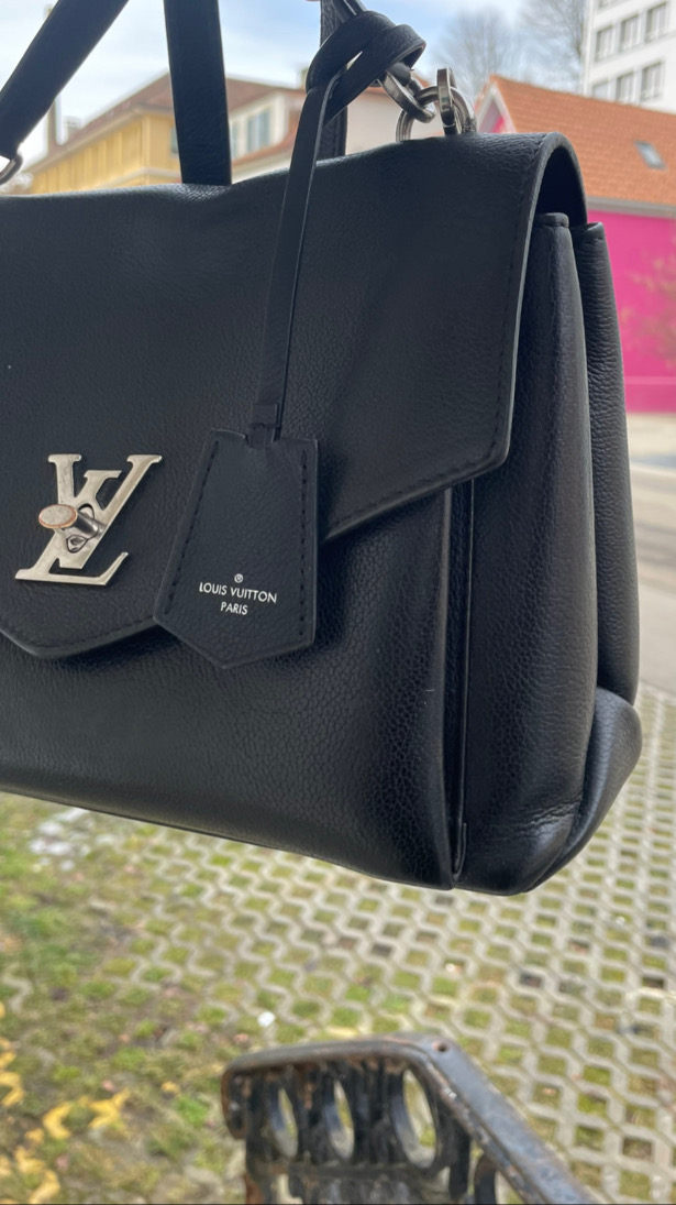 reparation et renovation - sac en cuir Yves Saint Laurent - Yvon Morin - Suisse reparation et renovation - sac en cuir Yves Saint Laurent - Yvon Morin - Suisse