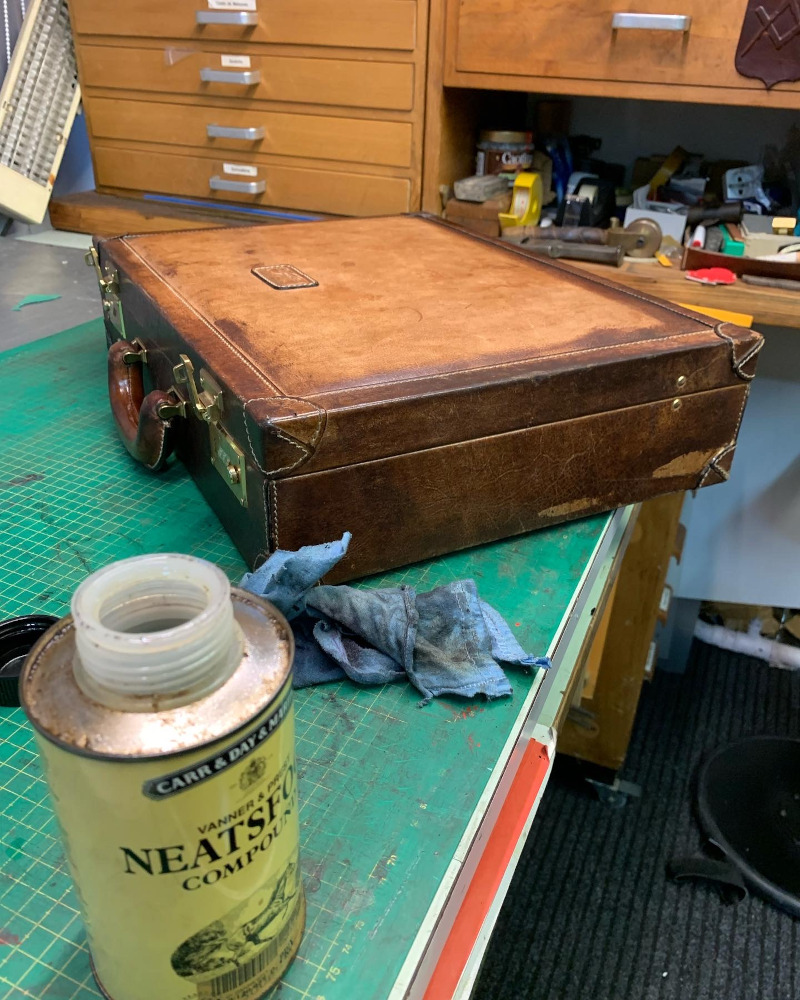 reparation et renovation - valise en cuir - Yvon Morin - Loche reparation de valise en cuir - Yvon Morin - Loche